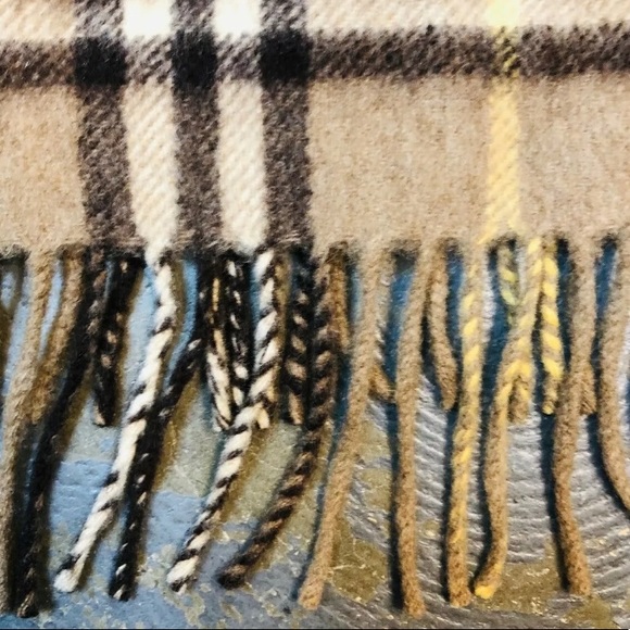 authwntic BURBERRY beige plaid CASHMERE scarf $490 - Picture 4 of 8